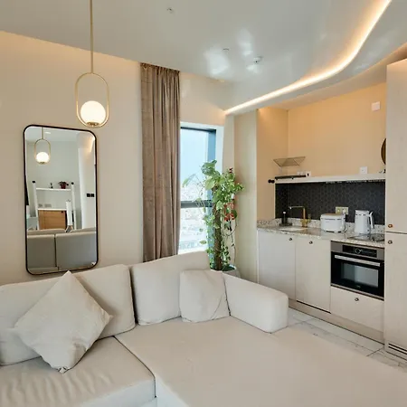 公寓 Mercury Tower Designer With Pool Access By Uniq