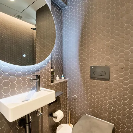 Appartamento Mercury Tower Designer With Pool Access By Uniq