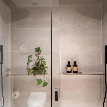 Mercury Tower Designer With Pool Access By Uniq Appartamento San Giuliano
