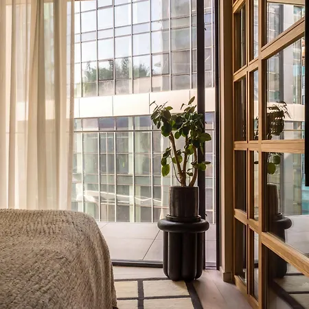 Mercury Tower Designer With Pool Access By Uniq