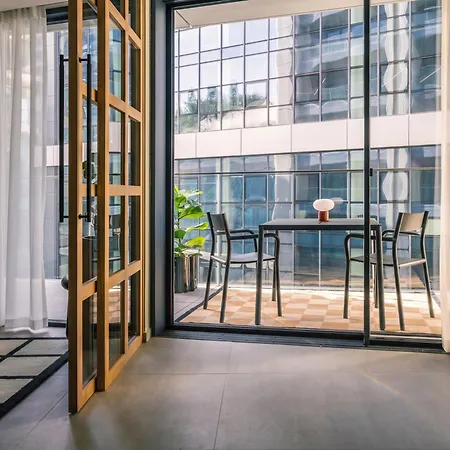 Mercury Tower Designer With Pool Access By Uniq