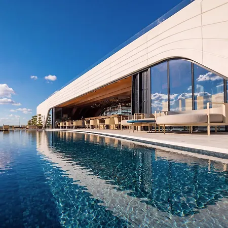 Mercury Tower Designer With Pool Access 公寓 *